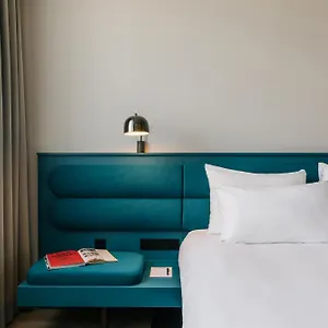 https://the-social-hub-poblenou.catalonia-hotels.com